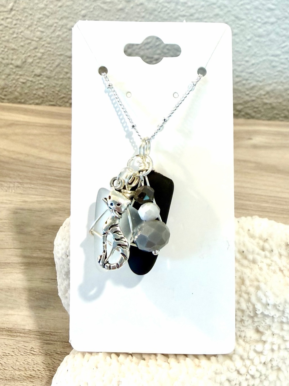 103. 🐈‍⬛ Halloween vibes!🎃 Silver Cat Charm Pendant Necklace on sea glass
